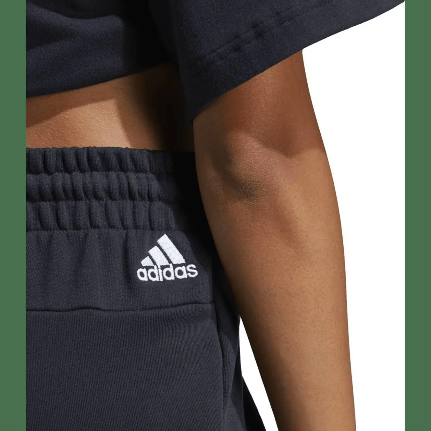 Essentials Linear French Terry Shorts Damen Shorts