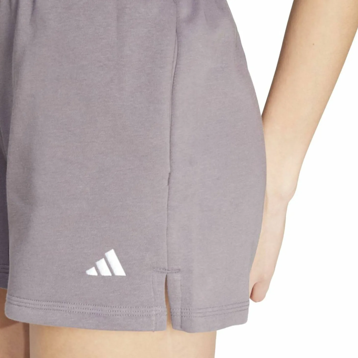 Essentials Small Logo Feelcozy Damen Shorts