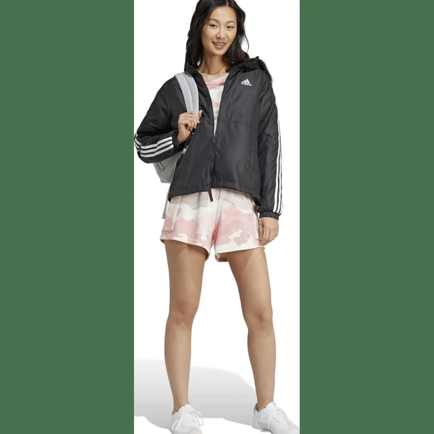 Essentials 3-Streifen Camo-Print Cargoshorts Damen Shorts