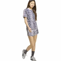 Seasonal Essentials Leopard Print with 3-Stripes Damen T-Shirt