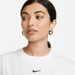 Sportswear Essential Damen T-Shirt