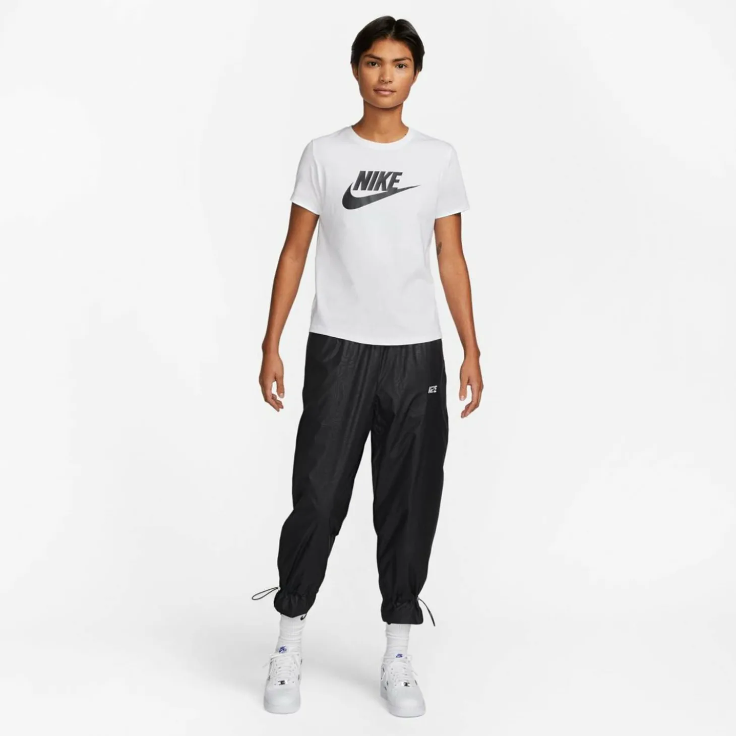 Sportswear Essentials Logo Damen T-Shirt