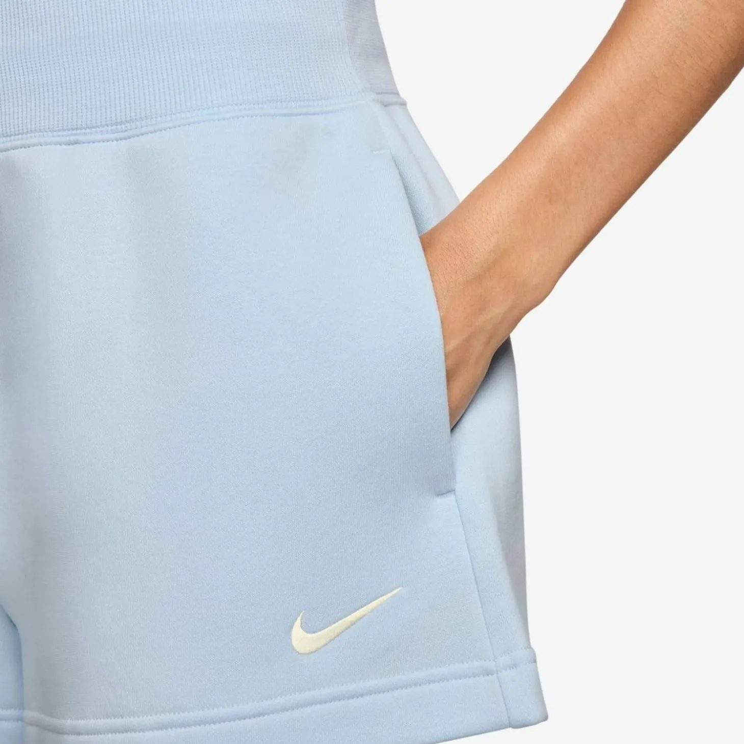 Sportswear Phoenix High-Waisted Loose Damen Shorts