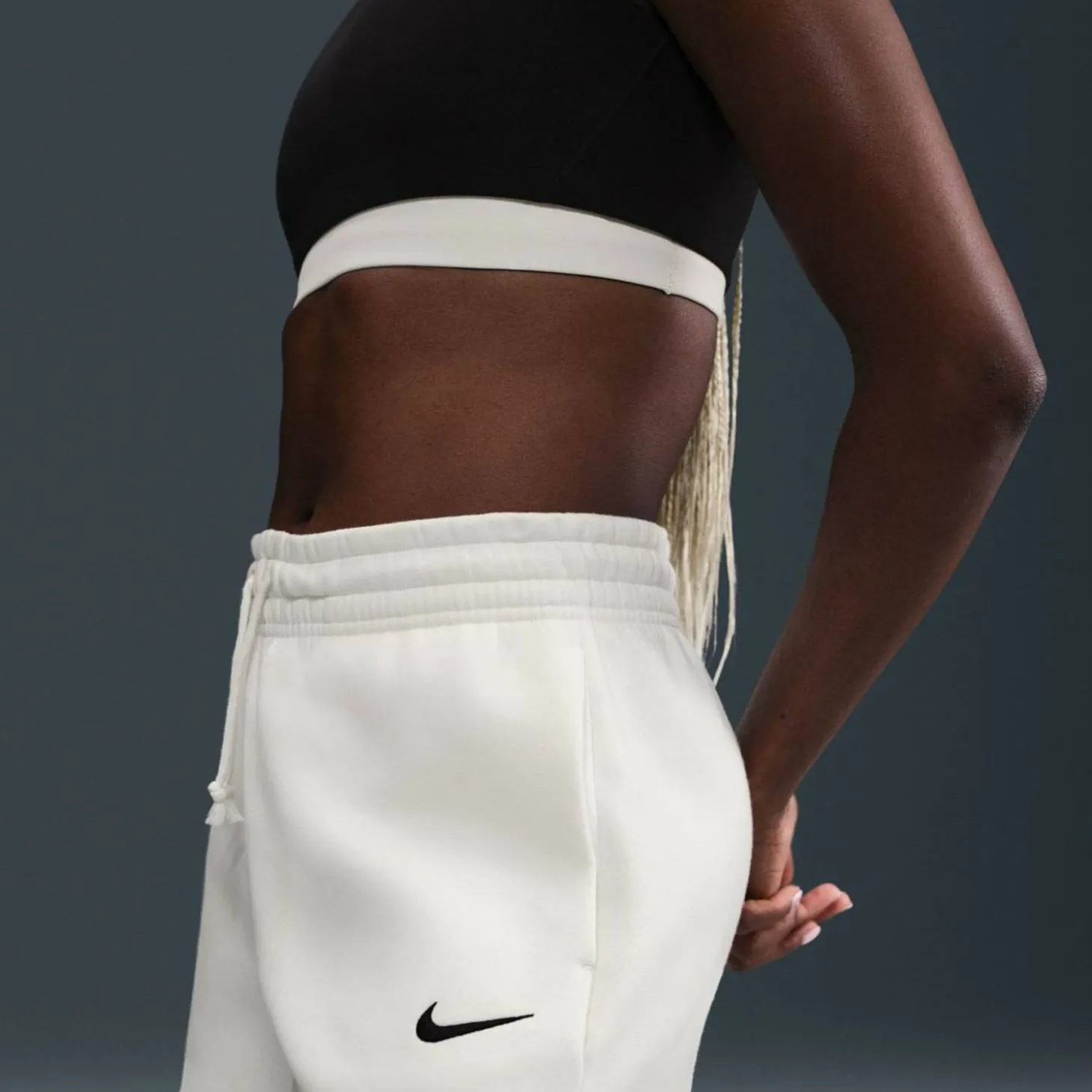 Sportswear Phoenix Mid-Rise 4" Damen Shorts