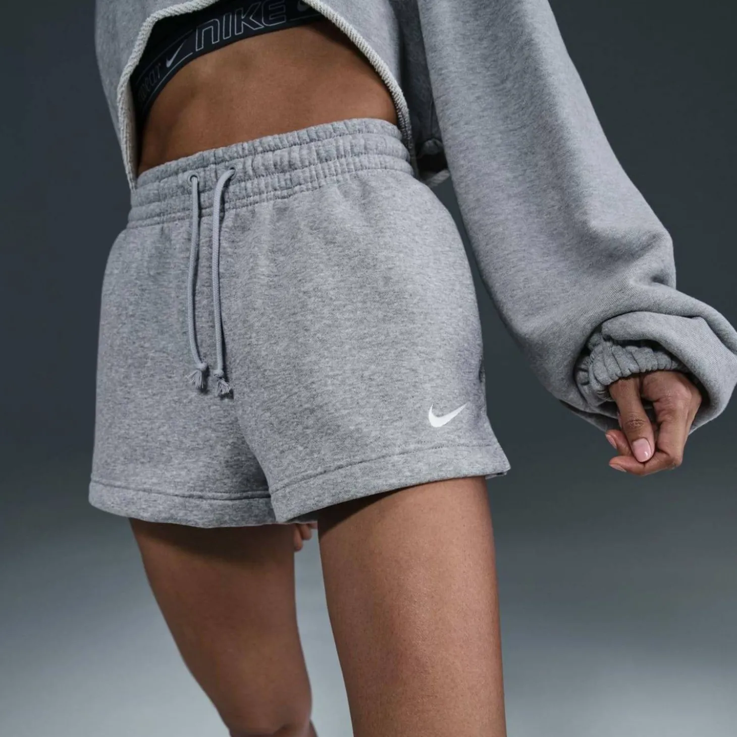 Sportswear Phoenix Mid-Rise 2" Damen Shorts